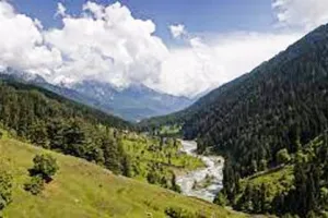 ਧਰਤੀ ਦਾ ਸਵਰਗ ਕਸ਼ਮੀਰ ਕੁਦਰਤੀ ਨਜ਼ਾਰਿਆਂ ਨਾਲ ਭਰਪੂਰ