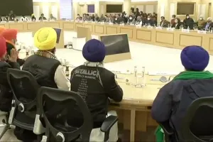 ਥੋੜ੍ਹੀ ਦੇਰ ’ਚ ਕਿਸਾਨਾਂ ਦੀ ਚੌਥੇ ਗੇੜ ਦੀ ਮੀਟਿੰਗ, ਕੀ ਬਣੇਗੀ ਗੱਲ!