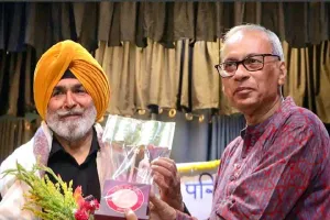 ਪੰਜਾਬੀ ਲੇਖਕ ਜਸਬੀਰ ਭੁੱਲਰ ਨੂੰ ਭਾਰਤੀ ਭਾਸ਼ਾ ਪ੍ਰੀਸ਼ਦ ਕੋਲਕਾਤਾ ਵੱਲੋਂ ਜੀਵਨ ਪ੍ਰਾਪਤੀ ਸਨਮਾਨ ਪ੍ਰਦਾਨ