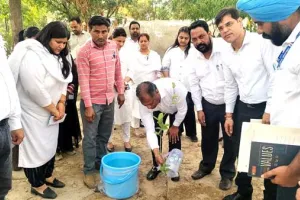 ਨਵੇਂ ਆਏ ਜੱਜ ਸਾਹਿਬਾਨ ਨੇ ਬੂਟੇ ਲਗਾ ਕੇ ਵਾਤਾਵਰਨ ਨੂੰ ਸੁਰੱਖਿਅਤ ਰੱਖਣ ਦਾ ਦਿੱਤਾ ਸੰਦੇਸ਼