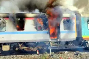 Fire in Taj Express ਟ੍ਰੇਨ : ਤਾਜ ਐਕਸਪ੍ਰੈਸ ਟਰੇਨ ਵਿੱਚ ਲੱਗੀ ਅੱਗ, ਦਹਿਸ਼ਤ ਦਾ ਮਾਹੌਲ