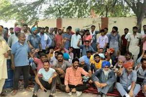 ਤੇਲ ਟੈਂਕਰ ਚਾਲਕ ਦੀ ਮੌਤ ਤੋਂ ਭੜਕੇ ਡਰਾਈਵਰਾਂ ਨੇ ਕੀਤੀ ਹੜਤਾਲ