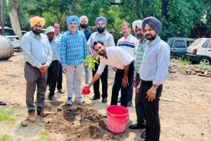 ਵਿਜੀਲੈਂਸ ਅਧਿਕਾਰੀਆਂ ਨੇ ਵਾਤਾਵਰਣ ਦੀ ਸ਼ੁੱਧਤਾ ਲਈ ਲਾਏ ਪੌਦੇ