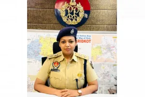 Faridkot News: ਫਰੀਦਕੋਟ ਪੁਲਿਸ ਵੱਲੋਂ ਲੋਕਾਂ ਨੂੰ ਪਰਾਲੀ ਜਲਾਉਣ ਨਾਲ ਹੋਣ ਵਾਲੇ ਨੁਕਸਾਨਾਂ ਬਾਰੇ ਕੀਤਾ ਜਾ ਰਿਹਾ ਜਾਗਰੂਕ