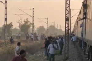 Train Accident: ਪੁਸ਼ਪਕ ਐਕਸਪ੍ਰੈਸ ‘ਚ ਅੱਗ ਲੱਗਣ ਦੀ ਅਫਵਾਹ ਤੇ ਜਾਨ ਬਚਾਉਣ ਲਈ ਯਾਤਰੀਆਂ ਨੇ ਮਾਰੀ ਛਾਲ, ਦੂਜੀ ਟਰੇਨ ਦੀ ਲਪੇਟ ‘ਚ ਆਏ