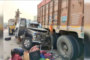 Road Accident: ਤੇਜ਼ ਰਫ਼ਤਾਰ ਕਰੂਜ਼ਰ ਜੀਪ ਖੜ੍ਹੇ ਟਰੱਕ ਨਾਲ ਟਕਰਾਈ, ਚਾਰ ਲੋਕਾਂ ਦੀ ਮੌਤ