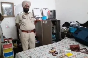 Gold theft: ਚੋਰ ਦਿਨ-ਦਿਹਾੜੇ ਘਰ ’ਚੋਂ ਦੋ ਤੋਲੇ ਸੋਨਾ ਲੈ ਫੁਰਰ