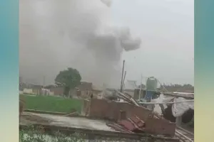 Lucknow Factory Blast: ਪਟਾਕਾ ਫੈਕਟਰੀ ’ਚ ਧਮਾਕਾ, ਇਮਾਰਤ ਉੱਡੀ, 3 ਘਰ ਢਹੇ