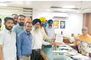 Punjab News: ਪੰਜਾਬ ਭਰ ’ਚ ਮਨਿਸਟੀਰੀਅਲ ਕਾਮਿਆਂ ਵੱਲੋਂ ਡਿਪਟੀ ਕਮਿਸ਼ਨਰਾਂ ਨੂੰ ਦਿੱਤਾ ਮੰਗ-ਪੱਤਰ