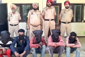 Robbery Gang: ਲੁੱਟ-ਖੋਹ ਕਰਨ ਵਾਲੇ ਗਿਰੋਹ ਦੇ 5 ਵਿਅਕਤੀਆਂ ਨੂੰ ਤੇਜ਼ਧਾਰ ਹਥਿਆਰਾਂ ਸਮੇਤ ਕੀਤਾ ਕਾਬੂ