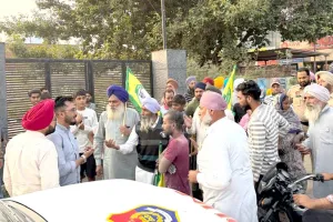 Chip Meters Punjab: ਕਿਸਾਨ ਯੂਨੀਅਨ ਵੱਲੋਂ ਚਿੱਪ ਵਾਲੇ ਮੀਟਰ ਲਾਉਣ ਆਏ ਬਿਜਲੀ ਮੁਲਾਜ਼ਮਾਂ ਦਾ ਘਿਰਾਓ