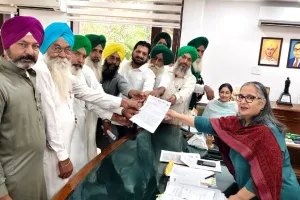 Faridkot News: ਸੰਯੁਕਤ ਕਿਸਾਨ ਮੋਰਚਾ ਜ਼ਿਲ੍ਹਾ ਫ਼ਰੀਦਕੋਟ ਵੱਲੋਂ ਮੰਗਾਂ ਸਬੰਧੀ ਡਿਪਟੀ ਕਮਿਸ਼ਨਰ ਨੂੰ ਦਿੱਤਾ ਮੰਗ-ਪੱਤਰ