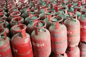 LPG Gas Price: ਖੁਸ਼ਖਬਰੀ- ਐਲਪੀਜੀ ਸਿਲੰਡਰ ਦੀਆਂ ਘਟੀਆਂ ਕੀਮਤਾਂ, ਜਾਣੋ