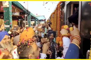 Vande Bharat Welcome Faridkot: ਫਰੀਦਕੋਟ ਰੇਲਵੇ ਸਟੇਸ਼ਨ ‘ਤੇ ਵੰਦੇ ਭਾਰਤ ਐਕਸਪ੍ਰੈਸ ਦਾ ਭਰਵਾਂ ਸਵਾਗਤ