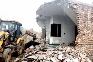 Bulldozer Action: ਲੋਹਾ ਨਗਰੀ ’ਚ ਮਹਿਲਾ ਨਸ਼ਾ ਤਸਕਰ ਦੀ ਨਜਾਇਜ਼ ਉਸਾਰੀ ’ਤੇ ਚੱਲਿਆ ਪੀਲਾ ਪੰਜਾ
