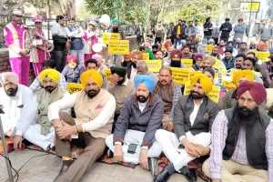 AAP Protest: ਕਾਂਗਰਸੀਆਂ ਦੀ ਗਲਤ ਬਿਆਨਬਾਜ਼ੀ ਦੇ ਵਿਰੋਧ ਵਿੱਚ ਆਪ ਵੱਲੋਂ ਰੋਸ ਧਰਨਾ