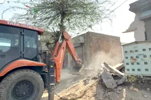 Punjab Police Action: ਨਸ਼ਾ ਤਸਕਰ ਵੱਲੋਂ ਸਰਕਾਰੀ ਥਾਂ ’ਤੇ ਬਣਾਇਆ ਘਰ ਪੁਲਿਸ ਨੇ ਢਾਹਿਆ