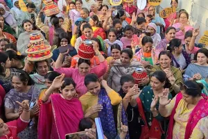 Punjab Government: ਪੰਜਾਬ ਸਰਕਾਰ ਦੇ ਮਹਿਲਾ ਵਿੱਤੀ ਸਹਾਇਤਾ ਐਲਾਨ ਨਾਲ ਖੁਸ਼ੀ ਦੀ ਲਹਿਰ; ਪੰਜਾਬ ਭਰ ਵਿੱਚ ਔਰਤਾਂ ਨੇ ਜਾਗੋ ਕੱਢ ਕੇ ਮਨਾਈ ਖੁਸ਼ੀ