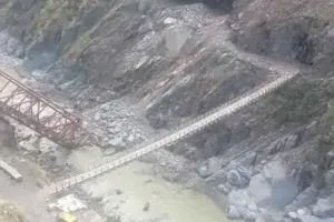 Himachal Stone Accident: ਹਿਮਾਚਲ ’ਚ ਜ਼ਮੀਨ ਖਿਸਕੀ, ਪੁੱਲ ਟੁੱਟ ਕੇ ਨਦੀ ’ਚ ਡਿੱਗਿਆ