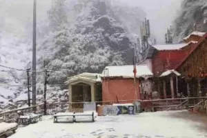 Snowfall: ਮੌਸਮ ਨੇ ਲਈ ਕਰਵਟ, ਵਧੀ ਠੰਢ, ਬਰਫ਼ ਨਾਲ ਢੱਕਿਆ ਕੇਦਾਰਨਾਥ