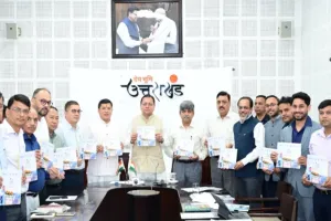Dehradun News: ਮੁੱਖ ਮੰਤਰੀ ਨੇ ‘ਸੂਰਜੀ ਜਾਗਰੂਕਤਾ ਪੁਸਤਕ’ ਦਾ  ਕੀਤਾ ਉਦਘਾਟਨ, ਇਸ ਨੂੰ ਹਰੇ ਭਵਿੱਖ ਵੱਲ ਇੱਕ ਵੱਡਾ ਕਦਮ ਦੱਸਿਆ