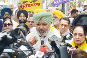 AAP Statewide Protest Punjab: ਮੁੱਖ ਮੰਤਰੀ ਭਗਵੰਤ ਸਿੰਘ ਮਾਨ ਨੂੰ ਨਿਸ਼ਾਨਾ ਬਣਾਉਣ ਵਾਲੀ ਫਰਜ਼ੀ ਵੀਡੀਓ ਫੈਲਾ ਕੇ ਅਕਾਲੀ ਦਲ ਦੀਆਂ ਪੰਥ ਵਿਰੋਧੀ ਅਤੇ ਪੰਜਾਬ ਵਿਰੋਧੀ ਗਤੀਵਿਧੀਆਂ ਖ਼ਿਲਾਫ਼ ਆਪ ਨੇ ਸੂਬਾ ਪੱਧਰੀ ਪ੍ਰਦਰਸ਼ਨ ਕੀਤਾ