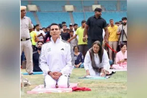 Akshay Kumar International Yoga Day: ਅਦਾਕਾਰ ਅਕਸ਼ੈ ਕੁਮਾਰ ਨੇ ਕੇਂਦਰੀ ਮੰਤਰੀ ਮਨਸੁਖ ਮੰਡਾਵੀਆ ਨਾਲ ਕੀਤਾ ਯੋਗ