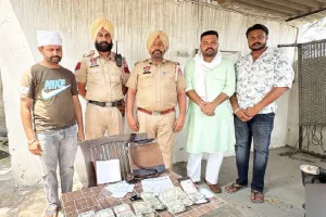 Bathinda News: ਡੇਰਾ ਸ਼ਰਧਾਲੂ ਪੁਲਿਸ ਮੁਲਾਜ਼ਮਾਂ ਨੇ ਰਸਤੇ ’ਚੋਂ ਲੱਭੇ ਲੱਖਾਂ ਰੁਪਏ ਅਸਲ ਮਾਲਕ ਨੂੰ ਸੌਂਪੇ