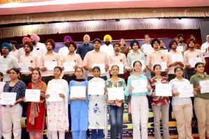 Bright Minds Punjab: ‘ਬ੍ਰਾਈਟ ਮਾਈਂਡਜ਼ ਪੰਜਾਬ’ ਤਹਿਤ ਜ਼ਿਲ੍ਹਾ ਅੰਮ੍ਰਿਤਸਰ ਦੇ ਹੋਣਹਾਰ ਵਿਦਿਆਰਥੀਆਂ ਦਾ ਸਨਮਾਨ