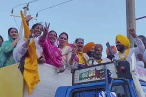 CM Bhagwant Mann Roadshow: ਮੁਹਾਲੀ 'ਚ ਸੀਐੱਮ ਮਾਨ ਅਤੇ ਅਰਵਿੰਦ ਕੇਜਰੀਵਾਲ ਨੇ ਕੱਢਿਆ ਰੋਡਸ਼ੋਅ