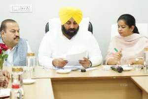Ludhiana Road Repairs: ਹਰਜੋਤ ਸਿੰਘ ਬੈਂਸ ਦੀ ਨਗਰ ਨਿਗਮ ਅਧਿਕਾਰੀਆਂ ਨੂੰ ਹਦਾਇਤ- ਲੁਧਿਆਣਾ ਸ਼ਹਿਰ ਨੂੰ 30 ਜੂਨ ਤੱਕ ਸੜਕਾਂ ਦੇ ਟੋਇਆਂ ਅਤੇ ਮੈਨਹੋਲ ਮੁਕਤ ਬਣਾਇਆ ਜਾਵੇ