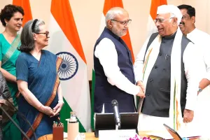 Mallikarjun Kharge News: ਕਰਨਾਟਕ ਤੋਂ ਮੁੜ ਚੁਣੇ ਗਏ ਮੱਲਿਕਾਰਜੁਨ ਖੜਗੇ ਨੇ ਰਾਜ ਸਭਾ ਮੈਂਬਰ ਵਜੋਂ ਚੁੱਕੀ ਸਹੁੰ