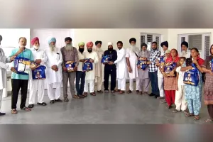 Punjab Government Ration Scheme: ਪਿੰਡ ਲਟੌਰ ’ਚ ਰਾਸ਼ਨ ਕਾਰਡ ਧਾਰਕਾਂ ਨੂੰ ਫੂਡ ਕਿੱਟਾਂ ਵੰਡੀਆਂ 