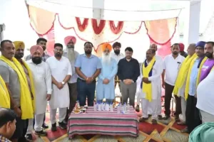 Punjab News: ਸਿਆਸੀ ਫੇਰਬਦਲ, ਇਸ ਪਿੰਡ ਦੀ ਸਮੂਹ ਪੰਚਾਇਤ ਕਾਂਗਰਸ ਛੱਡ ਕੇ ਆਪ 'ਚ ਹੋਈ ਸ਼ਾਮਲ