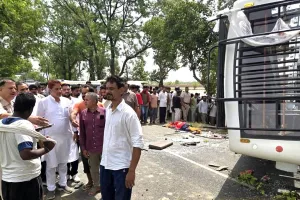 Road Accident News: ਫਤਿਹਾਬਾਦ ’ਚ ਤੇਜ਼ ਰਫ਼ਤਾਰ ਨਿੱਜੀ ਬੱਸ ਖੇਤ ’ਚ ਪਲਟੀ, ਤਿੰਨ ਯਾਤਰੀਆਂ ਦੀ ਮੌਤ ਤੇ 12 ਜ਼ਖਮੀ
