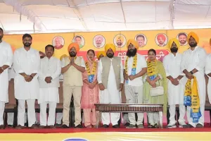 AAP Punjab: ਪਾਤੜਾਂ 'ਚ ਅਕਾਲੀ ਦਲ ਨੂੰ ਝਟਕਾ, ਸਾਬਕਾ ਵਿਧਾਇਕ ਵਨਿੰਦਰ ਕੌਰ ਲੂੰਬਾ ਅਤੇ ਕਰਨ ਸਿੰਘ ਡੀਟੀਓ ਸਾਥੀਆਂ ਸਮੇਤ 'ਆਪ' 'ਚ ਸ਼ਾਮਲ