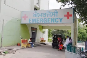 Faridkot News: ਫ਼ਰੀਦਕੋਟ ਮੈਡੀਕਲ ਕਾਲਜ ਹਸਪਤਾਲ ਦੀ ਵੱਡੀ ਲਾਪਰਵਾਹੀ, ਲਾਵਾਰਿਸ ਮਰੀਜ਼ ਦੀ ਮੌਤ ਮਗਰੋਂ ਲਾਸ਼ ਹਸਪਤਾਲ ਤੋਂ ਬਾਹਰ ਸੁੱਟੀ