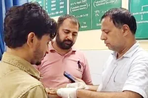 Malout News: ਮਲੋਟ ਦੇ ਸਰਕਾਰੀ ਹਸਪਤਾਲ ’ਚ ਛੱਤ ਦਾ ਮਲਬਾ ਡਿੱਗਣ ਨਾਲ ਡਾਕਟਰ ਤੇ ਮਰੀਜ਼ ਜ਼ਖ਼ਮੀ