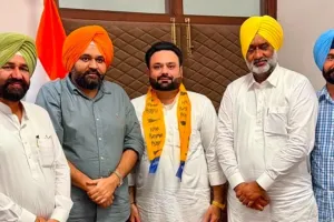 Mansa News: ਅਕਾਲੀ ਦਲ (ਬ) ਨੂੰ ਝਟਕਾ: ਜ਼ਿਲ੍ਹਾ ਯੂਥ ਪ੍ਰਧਾਨ ਹਨੀਸ਼ ਬੰਸਲ ਸਮਰਥਕਾਂ ਸਮੇਤ ਆਮ ਆਦਮੀ ਪਾਰਟੀ 'ਚ ਸ਼ਾਮਲ