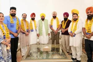Mukerian News: ਮੁਕੇਰੀਆਂ 'ਚ ਕਾਂਗਰਸ ਨੂੰ ਝਟਕਾ, ਕਈ ਸੀਨੀਅਰ ਆਗੂ 'ਆਪ' ਵਿੱਚ ਹੋਏ ਸ਼ਾਮਲ