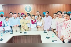 NEET Toppers: ਨੀਟ ਤੇ ਜੇਈਈ ’ਚ ਚਮਕੇ ਵਿਦਿਆਰਥੀ, ਡੀਸੀ ਨੇ ਕੀਤਾ ਸਨਮਾਨਿਤ