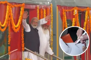 PM Modi Punjab Visit: ...ਜਦੋਂ ਪ੍ਰੋਟੋਕੋਲ ਤੋੜ ਕੇ ਬੱਚਿਆਂ ਨਾਲ ਰੂਬਰੂ ਹੋਏ ਪੀਐਮ ਮੋਦੀ, ਵਿਦਿਆਰਥਣ ਦੀ ਕੈਪ ’ਤੇ ਦਿੱਤਾ ਆਟੋਗ੍ਰਾਫ਼
