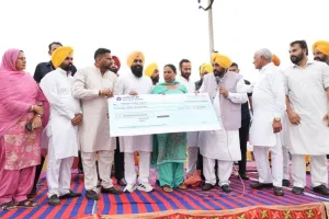 1000 RS Scheme in Punjab: ਅੱਜ ਔਰਤਾਂ ਦੇ ਫੋਨਾਂ 'ਤੇ ਬੈਂਕ ਖਾਤਿਆਂ ਤੋਂ ਆਉਣਗੇ ਨੋਟੀਫਿਕੇਸ਼ਨ, ਬੈਂਕ ਖੁੱਲ੍ਹਦਿਆਂ ਹੀ ਸਟਾਫ਼ ਨੇ ਤਿਆਰੀਆਂ ਕੀਤੀਆਂ ਸ਼ੁਰੂ