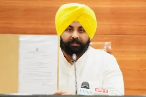 Punjab: ਭਗਵੰਤ ਮਾਨ ਸਰਕਾਰ ਨੇ ਠੇਕੇ 'ਤੇ ਕੰਮ ਕਰਨ ਵਾਲੇ ਸਫ਼ਾਈ ਸੇਵਕਾਂ ਅਤੇ ਸੀਵਰਮੈਨਾਂ ਦਾ ਮਹੀਨਾਵਾਰ ਮਿਹਨਤਾਨਾ ਵਧਾ ਕੇ 20,500 ਰੁਪਏ ਕੀਤਾ