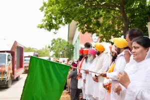 Punjab: ਸ੍ਰੀ ਗੁਰੂ ਰਵਿਦਾਸ ਜੀ ਮਹਾਰਾਜ ਦਾ ਸੰਦੇਸ਼ ਪੰਜਾਬ ਦੇ ਕੋਨੇ-ਕੋਨੇ ਤੱਕ ਪਹੁੰਚੇਗਾ; ਮੁੱਖ ਮੰਤਰੀ ਭਗਵੰਤ ਸਿੰਘ ਮਾਨ ਨੇ ਡਾਕੂਮੈਂਟਰੀ ਵੈਨਾਂ ਨੂੰ ਹਰੀ ਝੰਡੀ ਦਿਖਾ ਕੇ ਕੀਤਾ ਰਵਾਨਾ