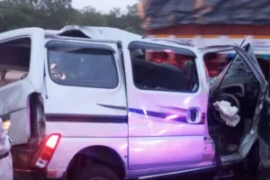 Road Accident: ਤਿਰੂਪੁਰ ’ਚ ਸੜਕ ਹਾਦਸਾ, ਗੈਸ ਟੈਂਕਰ ਤੇ ਟਰੱਕਾਂ ਵਿਚਕਾਰ ਫਸੀ ਕਾਰ, ਤਿੰਨ ਮੌਤਾਂ