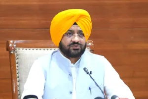 Punjab News: ਭਗਵੰਤ ਮਾਨ ਸਰਕਾਰ 2100 ਤੋਂ ਵੱਧ ਮਨਰੇਗਾ ਕਰਮਚਾਰੀਆਂ ਦੇ ਮੋਢੇ ਨਾਲ ਮੋਢਾ ਜੋੜ ਕੇ ਖੜ੍ਹੀ ਹੈ; ਪੇਂਡੂ ਵਿਕਾਸ ਮੰਤਰੀ