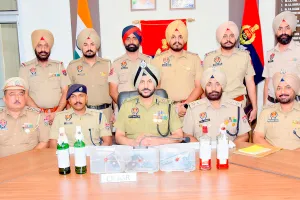 Amritsar Crime News: ਅੰਮ੍ਰਿਤਸਰ ਪੁਲਿਸ ਨੇ ਚਾਰ ਪੈਟਰੋਲ ਬੰਬਾਂ ਤੇ 3 ਪਸਤੌਲਾਂ ਸਮੇਤ 9 ਮੁਲਜ਼ਮਾਂ ਨੂੰ ਕੀਤਾ ਕਾਬੂ