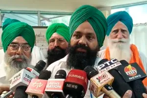 Amritsar Farmers Protest: ਅੰਮ੍ਰਿਤਸਰ ’ਚ ਕਿਸਾਨਾਂ ਦਾ ਰੇਲ ਰੋਕੋ ਅੰਦੋਲਨ ਫਿਲਹਾਲ ਮੁਲਤਵੀ, ਪ੍ਰਸ਼ਾਸਨ ਦੇ ਭਰੋਸੇ ਤੋਂ ਬਾਅਦ ਲਿਆ ਫੈਸਲਾ
