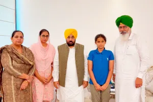 Bhagwant Mann: ਗੁਰਜੀਤ ਸਿੰਘ ਤੂਤ ਦੇ ਪਰਿਵਾਰ ਨਾਲ ਦੁੱਖ ਸਾਂਝਾ ਕਰਨ ਲਈ ਪਹੁੰਚੇ ਮੁੱਖ ਮੰਤਰੀ ਭਗਵੰਤ ਮਾਨ